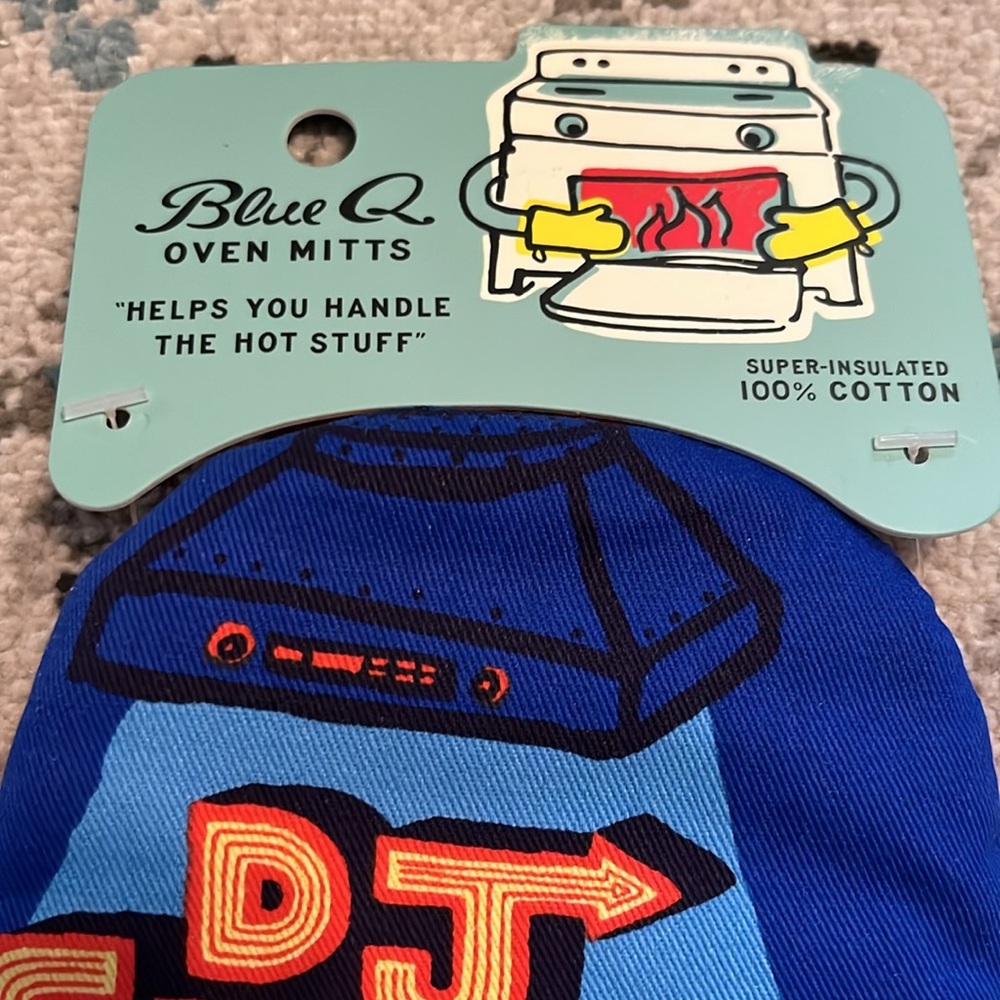 NWT Blue Q DJ Stove Top Oven Mitt - Picture 4 of 9